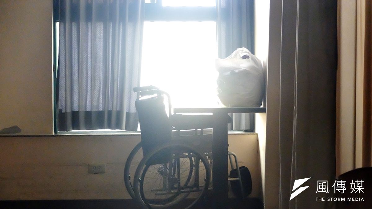 全國失智症總人數已突破30萬大關,在疫情指揮中心6月公布的最新版疫苗接種順序中,將「維持機構及社福照護系統運作」相關人員列在第5順位,惟失智據點的病患和工作人員卻被排除在外。示意圖(資料照,謝孟穎攝) 全國失智症總人數已突破30萬大關,在疫情指揮中心6月公布的最新版疫苗接種順序中,將「維持機構及社福照護系統運作」相關人員列在第5順位,惟失智據點的病患和工作人員卻被排除在外。示意圖(資料照,謝孟穎攝)