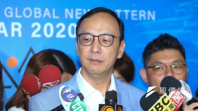 筆者認為國民黨前主席朱立倫(見圖)幾項獨立於國民黨團的行為是刻意的唱反調,並說若國民黨要就此沉淪的話就可以請朱立倫回任。(資料照,顏麟宇攝)