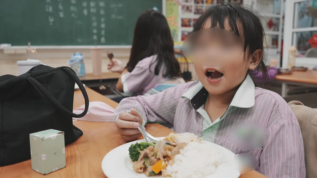 原本體型瘦弱的小嫚,在「點燃生命之火」資助下,獲得穩定營養餐食。/中信慈善基金會提供