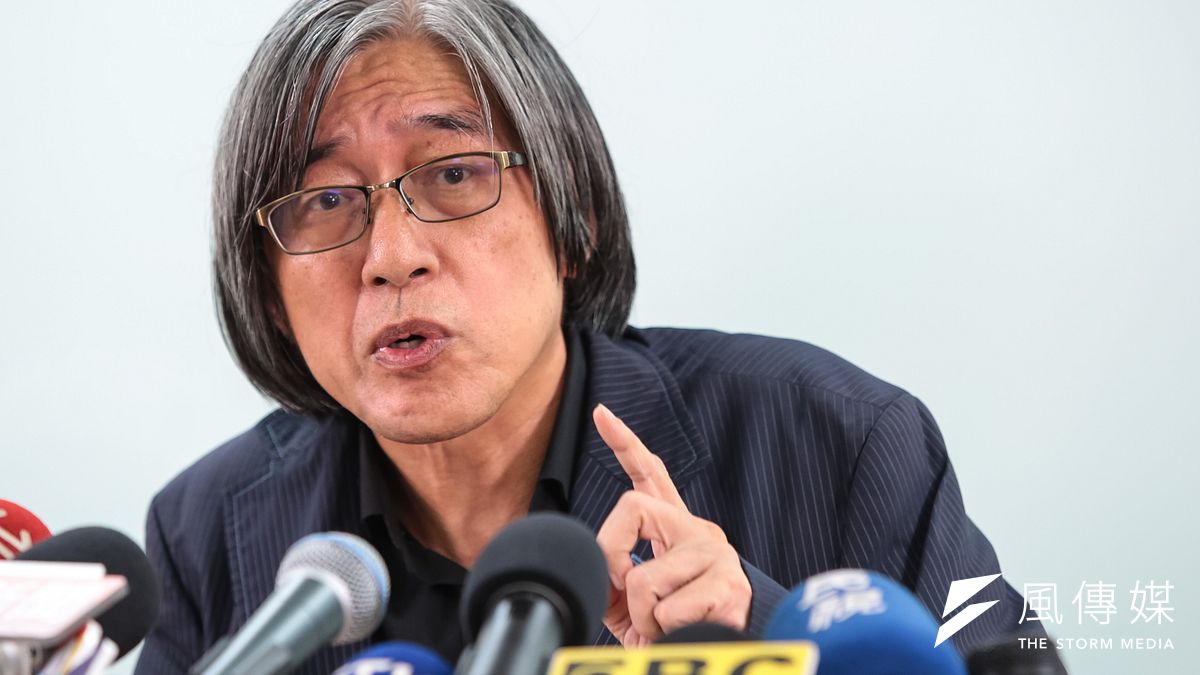 詹宏志大炮一轟,行政院對物流中心招標案的說法馬上轉彎,至於誰是那位「有力人士」則不談。(顏麟宇攝) 詹宏志大炮一轟,行政院對物流中心招標案的說法馬上轉彎,至於誰是那位「有力人士」則不談。(顏麟宇攝)