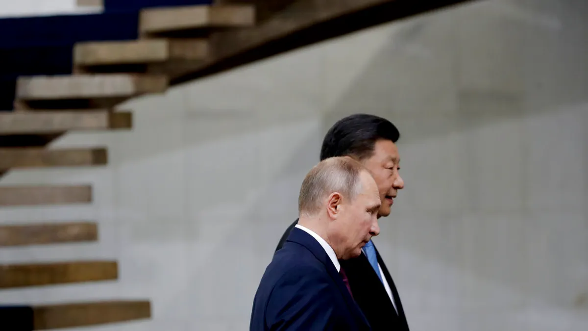 2019年11月14日,中國國家主席習近平與俄羅斯總統普京在巴西利亞參加金磚國家峰會。(美聯社)