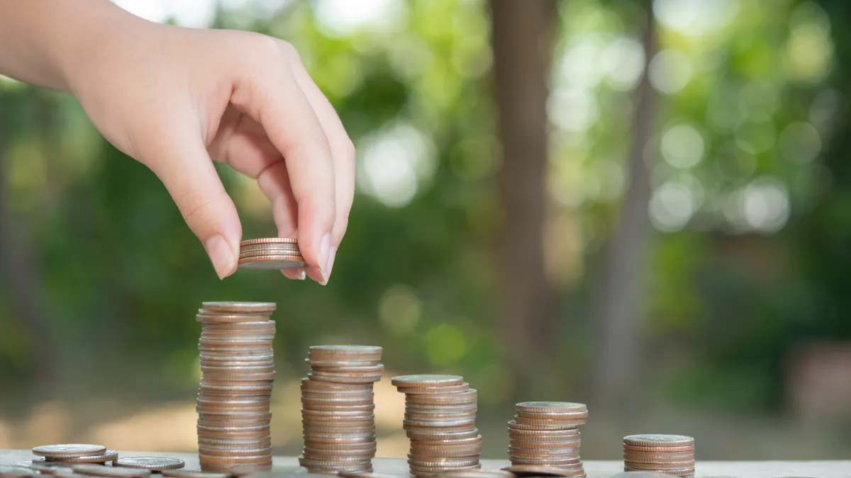 勞保年金、勞保老年給付最划算請領方式一文試算!(示意圖/取自magnific)