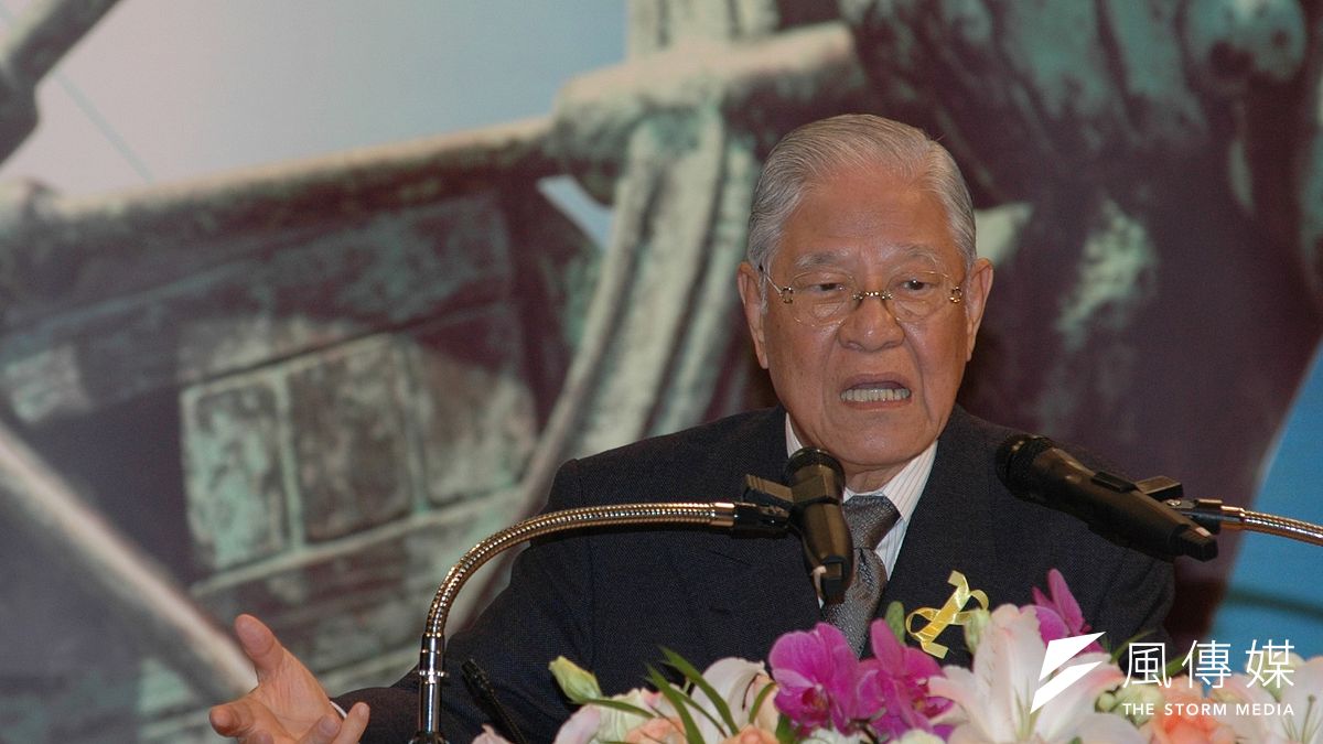 七十七年七月七日,國民黨開十三全,選黨主席,頭號任務就是把代理主席李登輝扶正為正牌主席。圖為前總統李登輝。(資料照) 七十七年七月七日,國民黨開十三全,選黨主席,頭號任務就是把代理主席李登輝扶正為正牌主席。圖為前總統李登輝。(資料照)