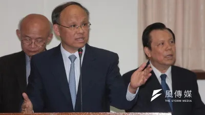 經濟部長鄧振中1日到立院報告,但立委都關心我加入亞投行問題。(余志偉攝)