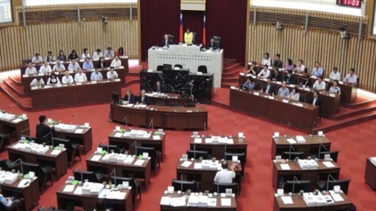 高雄市議會27日進行內政部門業務報告與質詢議程,內政委員會小組議員質詢議題多元,包括水患善後工作、毒品氾濫等都受到議員關注。(圖/高雄市議會提供) 高雄市議會27日進行內政部門業務報告與質詢議程,內政委員會小組議員質詢議題多元,包括水患善後工作、毒品氾濫等都受到議員關注。(圖/高雄市議會提供)