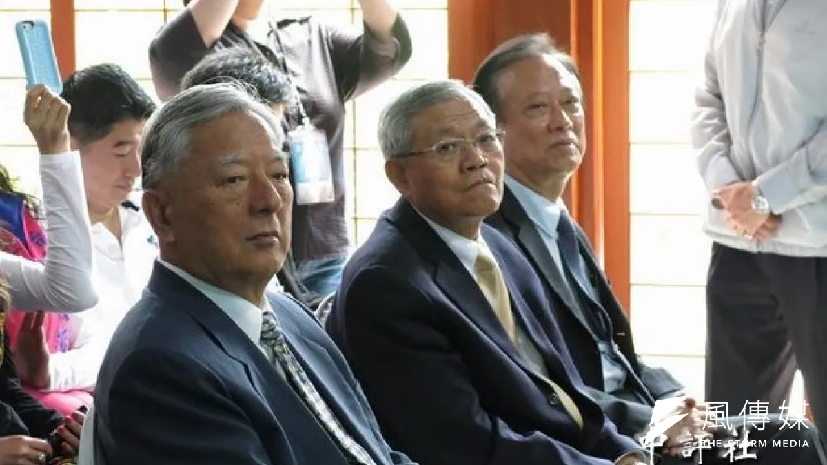 國民黨台北市長參選人連勝文首場政見發表會,邀請大老黃大洲(由左到右)陳健治、歐晉德等人參加。(中評社)