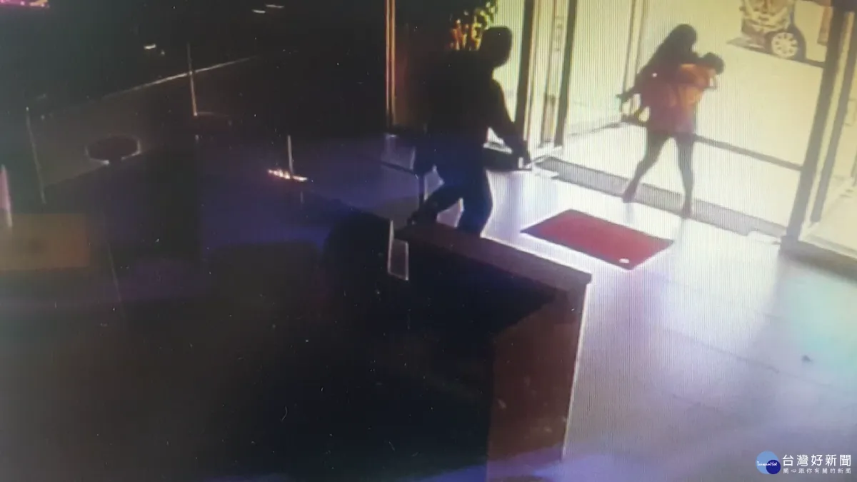 2歲幼童昏迷 母派出所求救 警鳴笛開道送醫