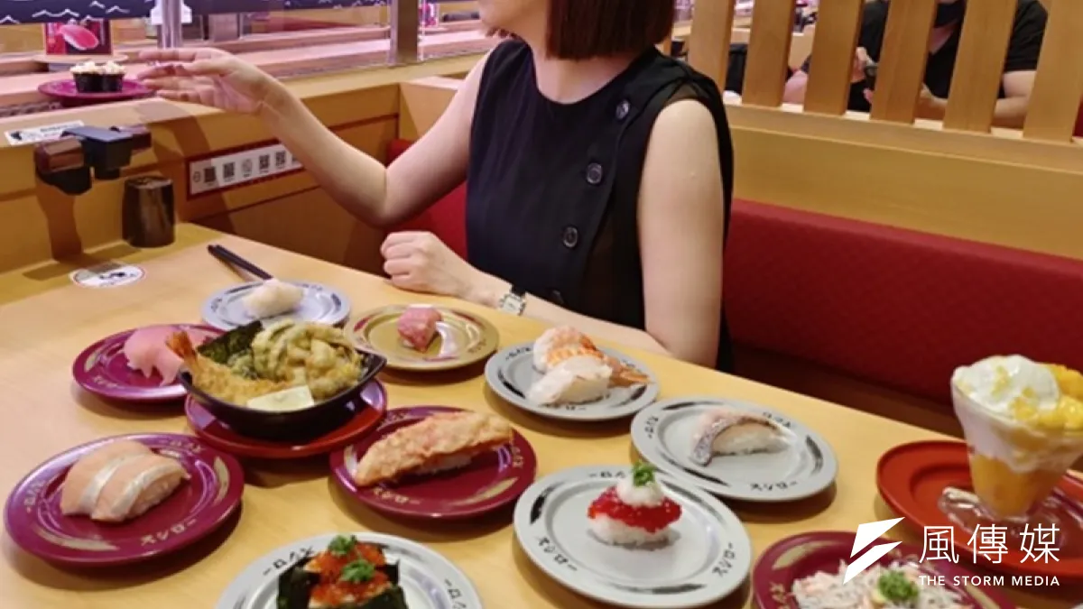 台灣壽司郎迴轉壽司,結合經典及創新口味打造特色人氣料理,價格平易近人。(資料照/徐炳文攝)