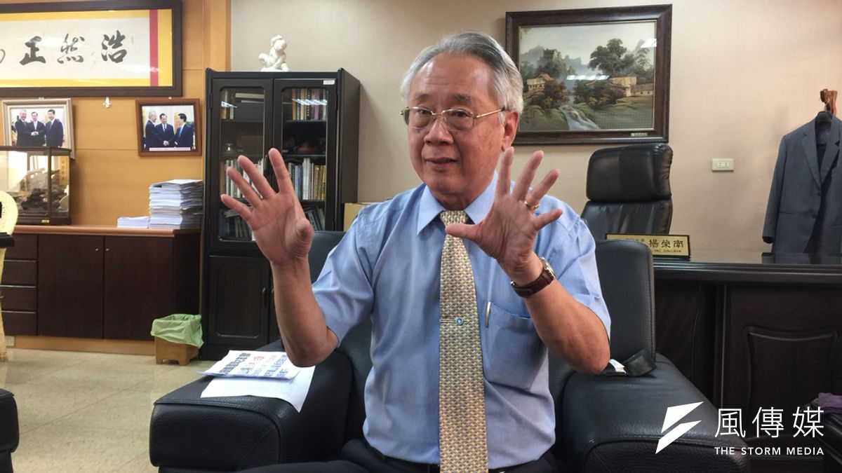 名嘴評論蕭漢俊(圖)是「雙面人」,他揚言提告。(圖/徐炳文攝) 名嘴評論蕭漢俊(圖)是「雙面人」,他揚言提告。(圖/徐炳文攝)