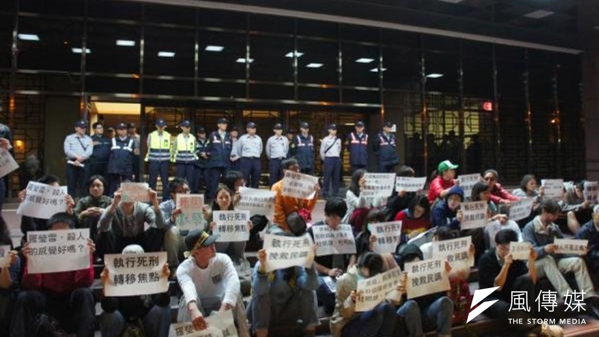 不論是否支持廢死,都該從理解死刑開始去理解彼此。圖為4月29日反廢死者到法務部前抗議法務部再次執政死刑。(取自廢死聯盟網站) 不論是否支持廢死,都該從理解死刑開始去理解彼此。圖為4月29日反廢死者到法務部前抗議法務部再次執政死刑。(取自廢死聯盟網站)