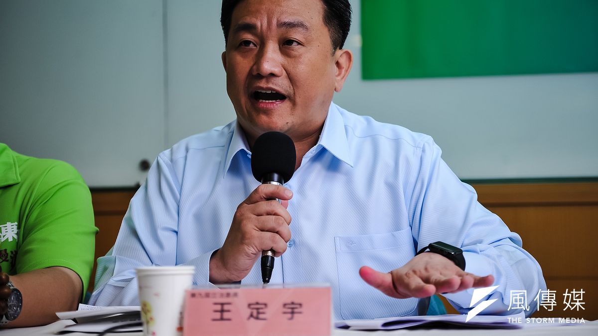 民進黨立委王定宇PO北捷人少照,強調提升大眾運輸品質,不應該是天龍國的專利。(資料照片,甘岱民攝) 民進黨立委王定宇PO北捷人少照,強調提升大眾運輸品質,不應該是天龍國的專利。(資料照片,甘岱民攝)