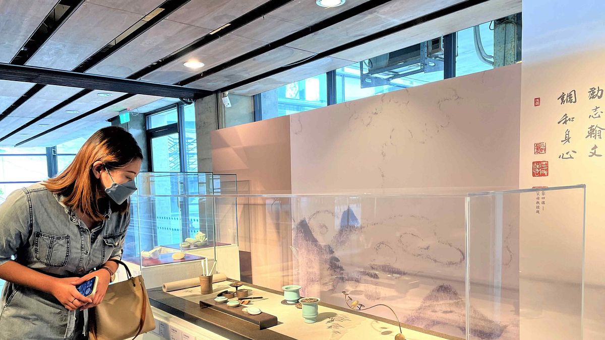 鶯歌陶瓷博物館展出「案上風景—陶藝遇見了香」,邀請多位陶藝與金工藝術家展出美感與實用性兼具的用香器具。(圖/新北市文化局提供) 鶯歌陶瓷博物館展出「案上風景—陶藝遇見了香」,邀請多位陶藝與金工藝術家展出美感與實用性兼具的用香器具。(圖/新北市文化局提供)