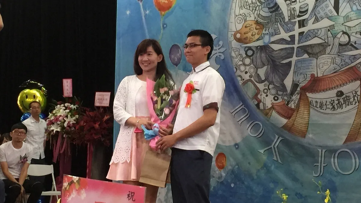 能仁家商畢典熱鬧登場 邀藝人林芯儀高歌獻祝福 能仁家商畢典熱鬧登場 邀藝人林芯儀高歌獻祝福