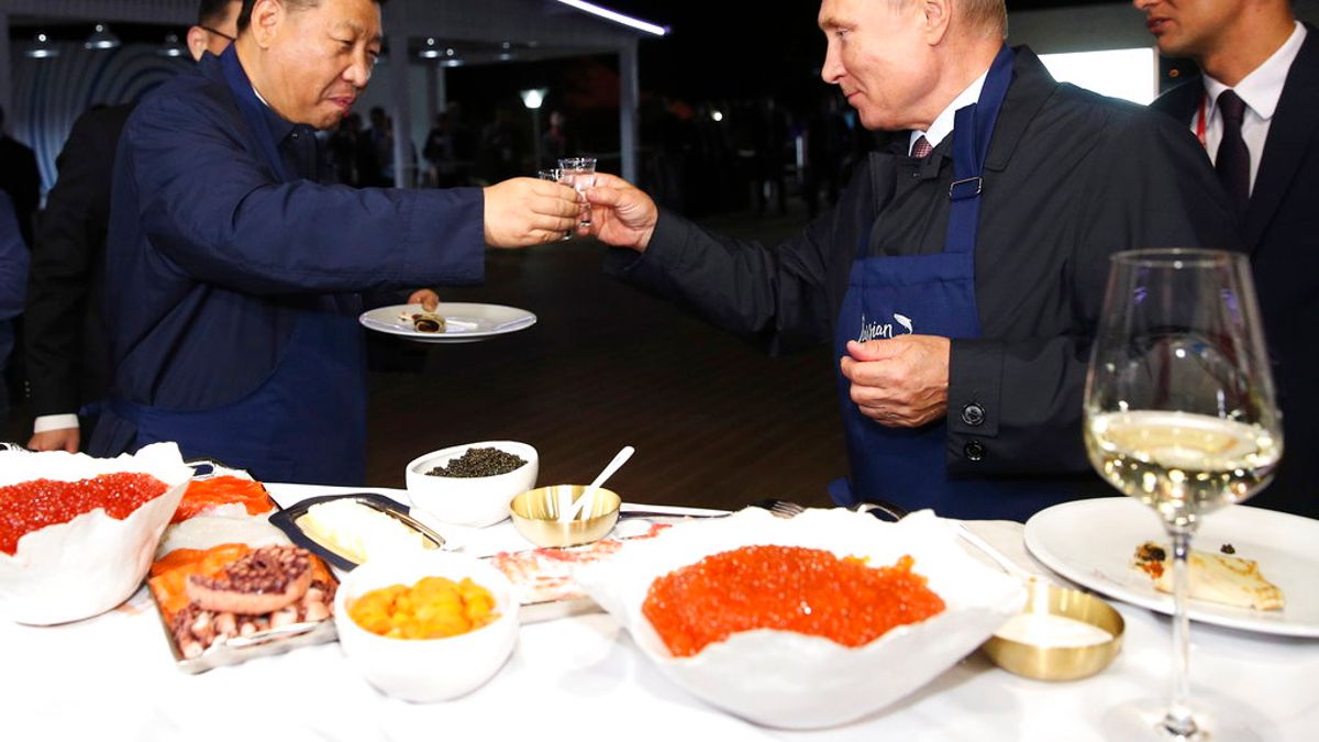 2018年9月11日,中國國家主席習近平與俄羅斯總統普京在符拉迪沃斯托克參與經濟論壇。(美聯社) 2018年9月11日,中國國家主席習近平與俄羅斯總統普京在符拉迪沃斯托克參與經濟論壇。(美聯社)