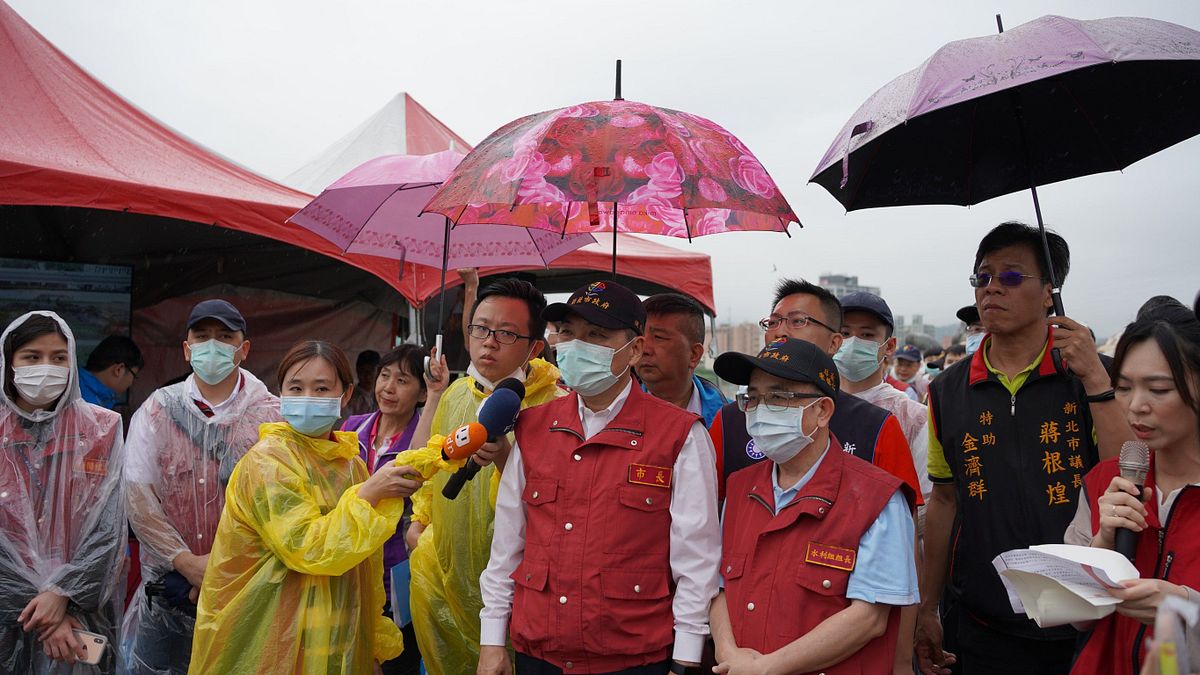 市長侯友宜視導水利局於三重區溪美抽水站旁堤外高灘地舉辦109年度防汛演習。(圖/新北市水利局提供) 市長侯友宜視導水利局於三重區溪美抽水站旁堤外高灘地舉辦109年度防汛演習。(圖/新北市水利局提供)