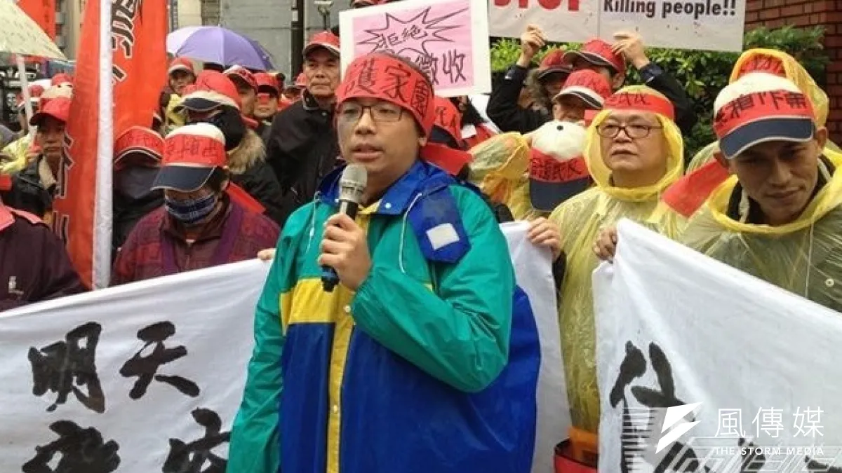 航空城自救會在內政部都委會2013年底審議通過航空城計畫前,屢次北上內政部營建署前抗議,並參與都委會的會議。(資料照片)