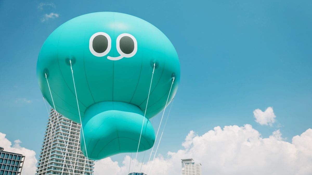 民間の自発的な発案によって誕生したa-Weバルーンがふわりと舞い上がり、大阪の空に自由と癒やしの風景を描き出した。 民間の自発的な発案によって誕生したa-Weバルーンがふわりと舞い上がり、大阪の空に自由と癒やしの風景を描き出した。