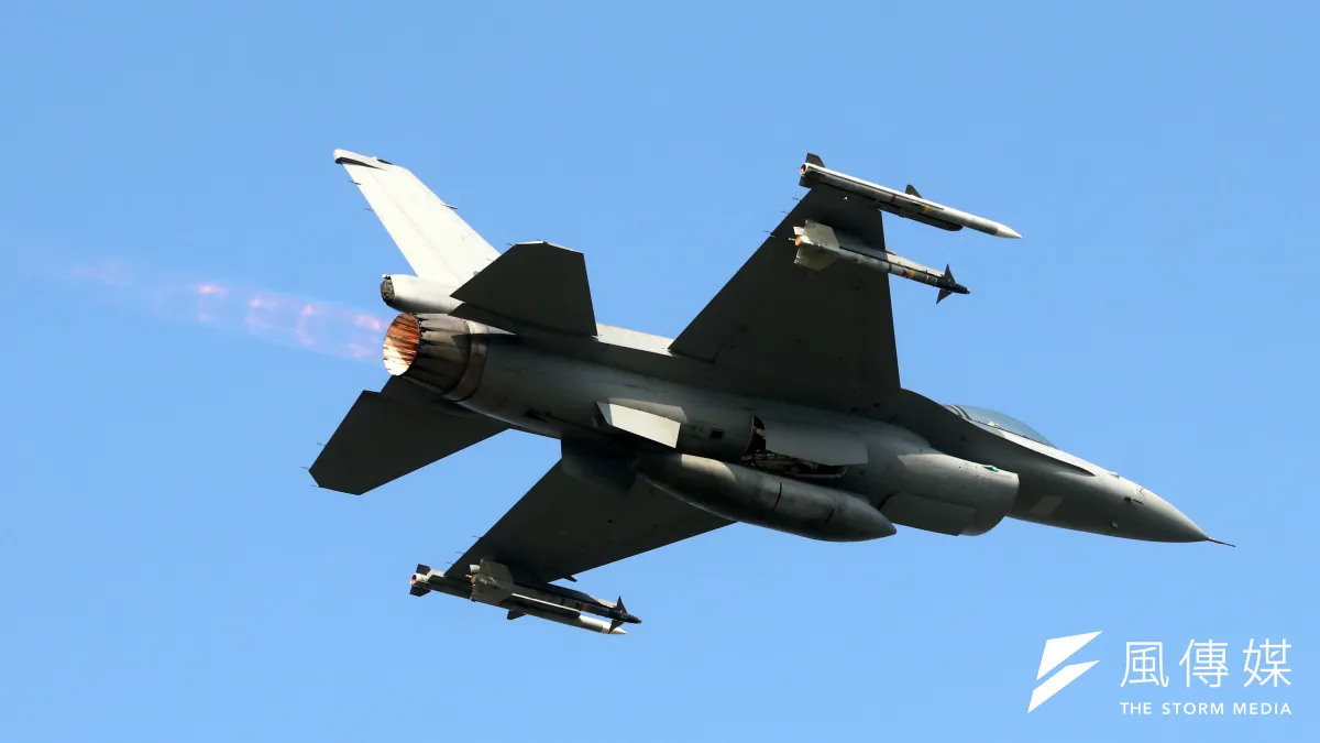 春節加強戰備巡弋,國防部15日於空軍嘉義第4聯隊現場展示「鳳展專案」執行的成果。圖為F-16V戰機。(蘇仲泓攝)