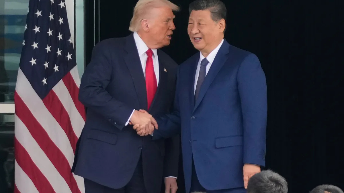 2025年10月30日、米国のドナルド・トランプ大統領は韓国・釜山での習近平国家主席との会談を前に、核実験再開を示唆する投稿をSNSに発表し、国際的な注目を集めた。(AP通信) 2025年10月30日、米国のドナルド・トランプ大統領は韓国・釜山での習近平国家主席との会談を前に、核実験再開を示唆する投稿をSNSに発表し、国際的な注目を集めた。(AP通信)