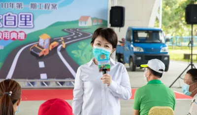 台中市政府積極推動自來水延管計畫,盧市長表示,水管接好讓路更要鋪好。(圖/台中市政府)