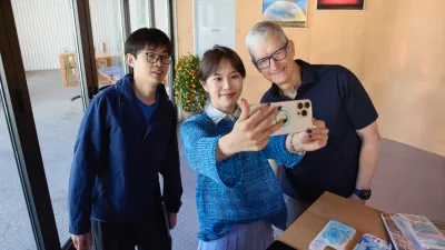 蘋果執行長庫克(Tim Cook)再次訪問中國。(翻攝自庫克微博)