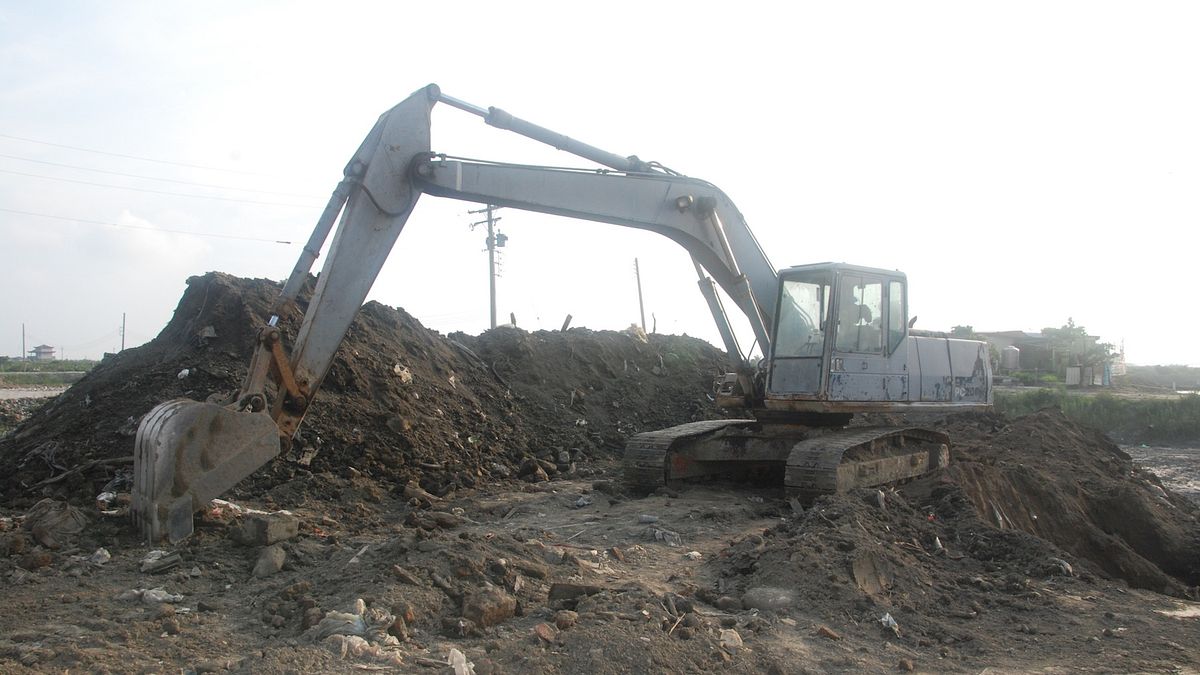 黃昭堂紀念公園被指回填土是廢土 工程暫停工 黃昭堂紀念公園被指回填土是廢土 工程暫停工