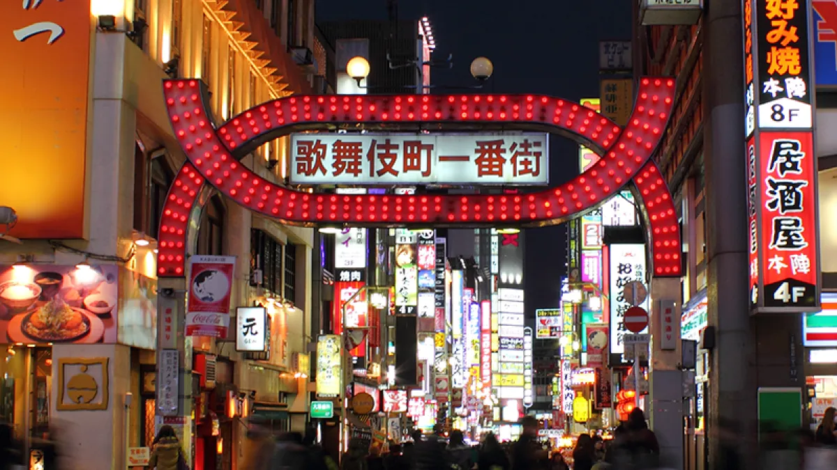 東京歌舞伎町是風俗業的激戰區。(圖/Wikipedia)