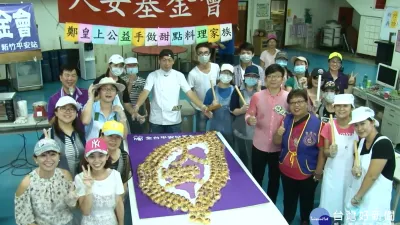 粉絲團募百盒月餅 贈人安給寒士過節