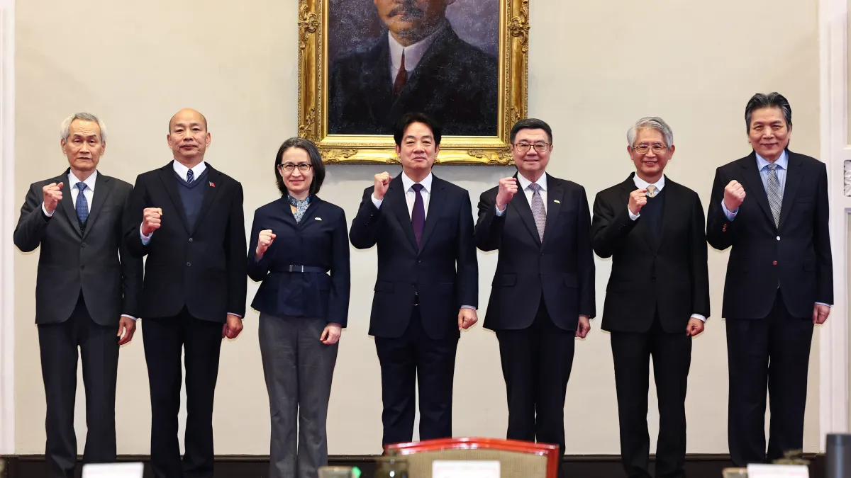 總統賴清德(中)召集五院會商國政。(中央社提供)