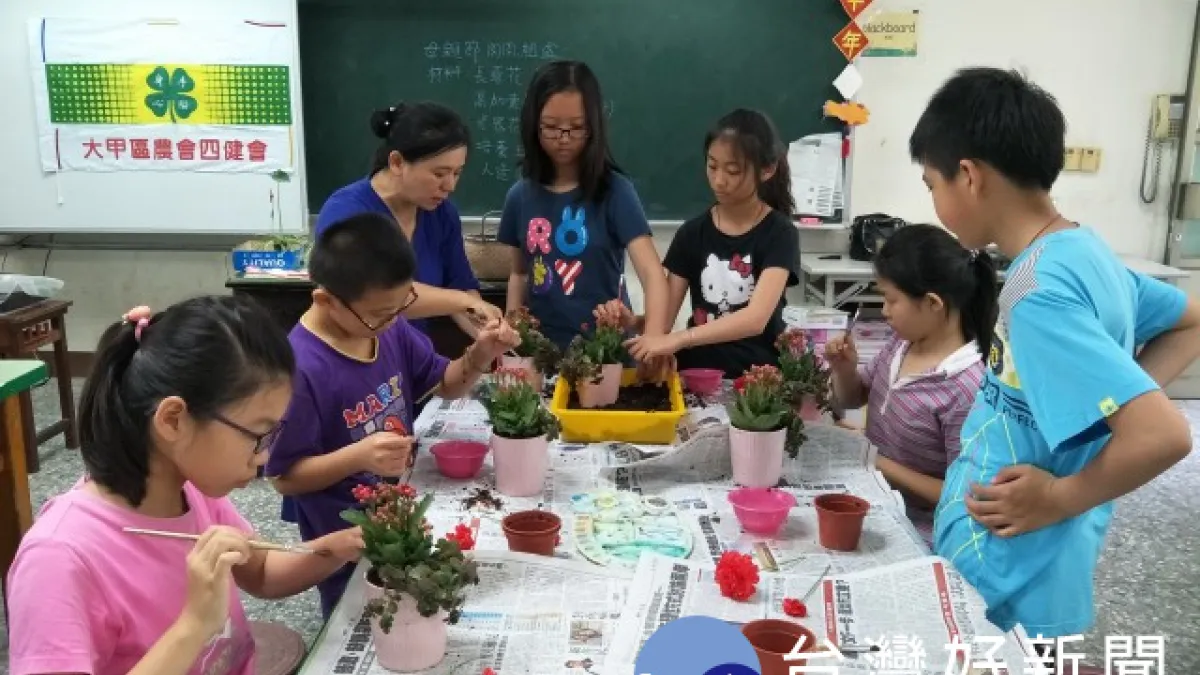 回收瓶與芋頭融入花藝 43位小學生激盪出創意火花