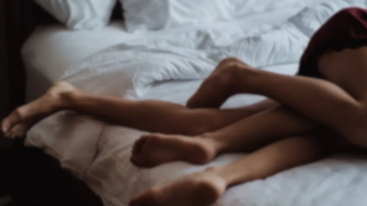 據檢方調查,女子隔天清醒後驚覺自己赤裸躺在陌生男子床上,身旁還躺著不認識的外國男子,當下情緒崩潰、驚恐萬分,隨即逃離並向親友求助。(圖/取自pixabay) 據檢方調查,女子隔天清醒後驚覺自己赤裸躺在陌生男子床上,身旁還躺著不認識的外國男子,當下情緒崩潰、驚恐萬分,隨即逃離並向親友求助。(圖/取自pixabay)