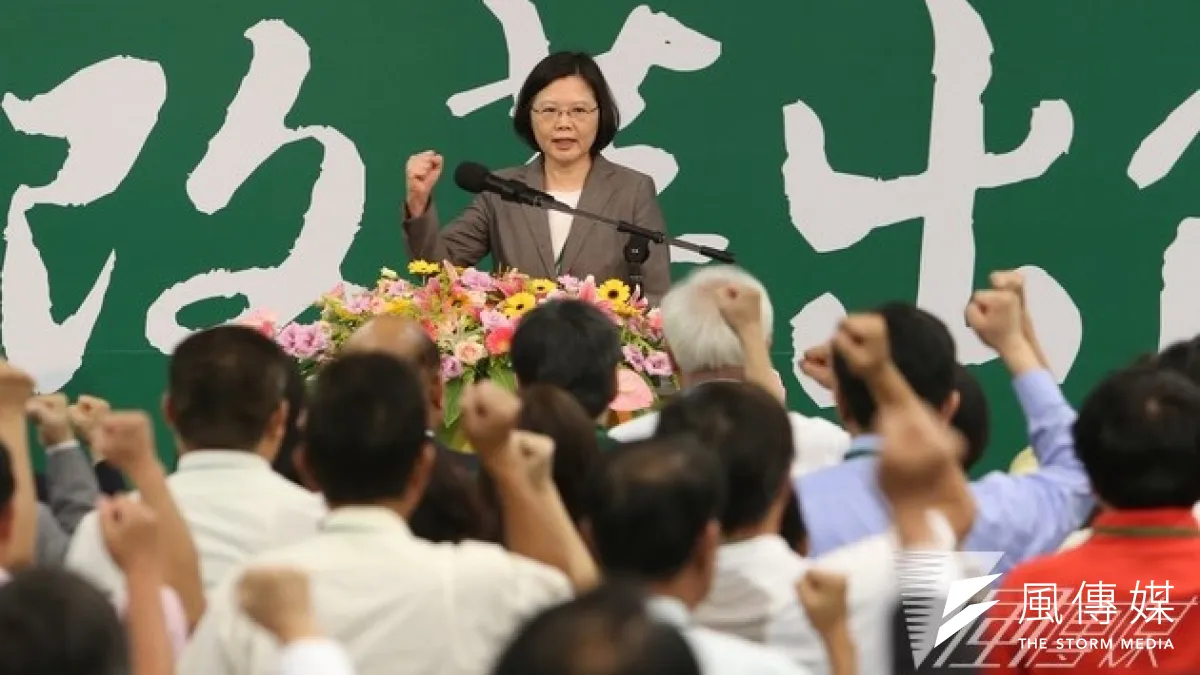 民進黨主席蔡英文在第16屆全代會中致詞時強調,人民受夠了,改變的時候到了,她並表示,改革的道路也將是民進黨重返執政的路。(吳逸驊攝)