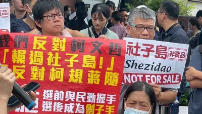 台北市政府舉行社子島區段徵收協議價購說明會,門前層層圍堵,不讓媒體採訪,被批黑箱作業。(圖/作者提供)