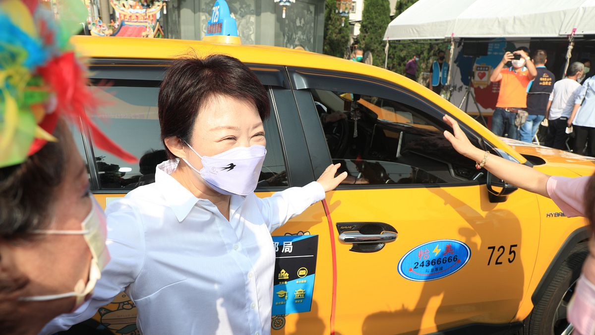 台中市政府為補足公車路線不足,特別設立「小黃公車」,提供民眾便利的交通方式。(圖/台中市政府提供) 台中市政府為補足公車路線不足,特別設立「小黃公車」,提供民眾便利的交通方式。(圖/台中市政府提供)