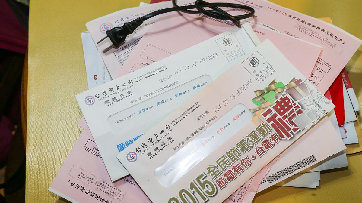 詐騙集團鎖定電費催繳,以假冒台電的簡訊和高度仿真的釣魚網站誘導民眾上當。(資料照/陳明仁攝) 詐騙集團鎖定電費催繳,以假冒台電的簡訊和高度仿真的釣魚網站誘導民眾上當。(資料照/陳明仁攝)