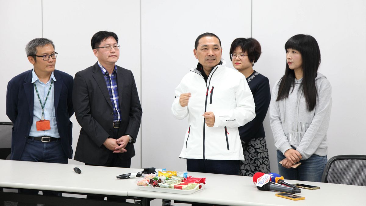 市長侯友宜率市府團隊拜訪位於林口德凱認證公司,該公司預計投入10億元於林口興建營運總部,新北將提供相關行政協助。 (圖/新北市經發局提供) 市長侯友宜率市府團隊拜訪位於林口德凱認證公司,該公司預計投入10億元於林口興建營運總部,新北將提供相關行政協助。 (圖/新北市經發局提供)