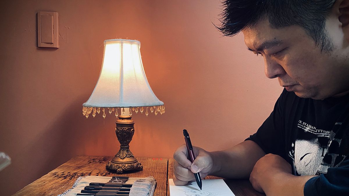 動物福利行動藝術家林宗北曾就讀復興美工,擅長用畫筆紀錄動物。(圖/新北市政府文化局) 動物福利行動藝術家林宗北曾就讀復興美工,擅長用畫筆紀錄動物。(圖/新北市政府文化局)