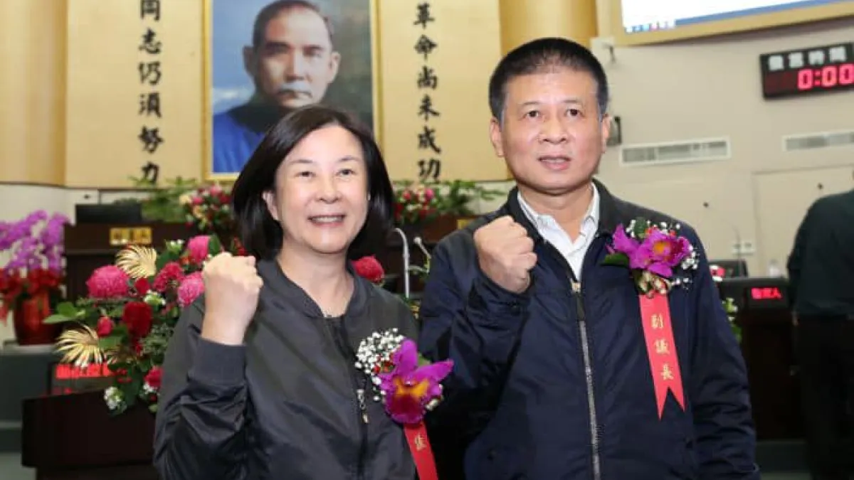 台南市議長邱莉莉(左)與台南市副議長林志展(右)涉嫌賄選,台南地檢署已將涉案多人提起公訴。(取自邱莉莉臉書)