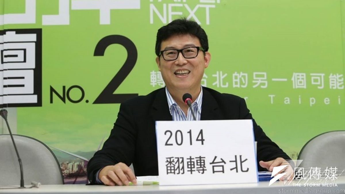 民進黨台北市長第一階段黨內初選出線,姚文智 14日上午開心的舉行記者會。(吳逸驊攝) 民進黨台北市長第一階段黨內初選出線,姚文智 14日上午開心的舉行記者會。(吳逸驊攝)