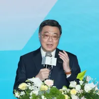 行政院院長卓榮泰對《台灣兒少成長及未來帳戶條例》祭出不副署,宣稱不副署的權力來自憲法,表示,若立法院讓違憲法案不斷出現「行政院的責任就是讓違憲的法案不能實現」。(資料照,中央社) 行政院院長卓榮泰對《台灣兒少成長及未來帳戶條例》祭出不副署,宣稱不副署的權力來自憲法,表示,若立法院讓違憲法案不斷出現「行政院的責任就是讓違憲的法案不能實現」。(資料照,中央社)