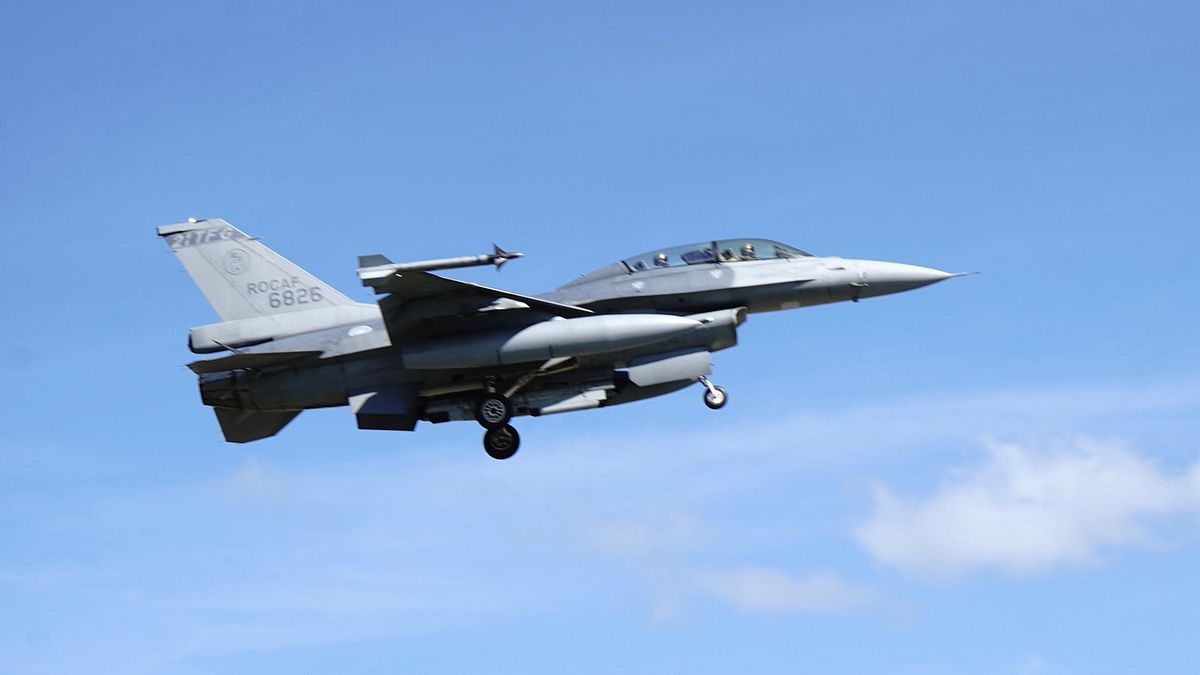 漢光40號演習實兵操演今(22)日登場,首日重點在戰力保存,F-16V戰力保存轉場至台東志航基地。(張曜麟攝) 漢光40號演習實兵操演今(22)日登場,首日重點在戰力保存,F-16V戰力保存轉場至台東志航基地。(張曜麟攝)