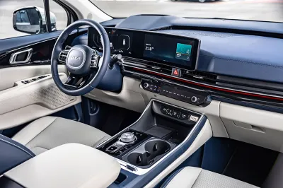更大器、更科技!Kia Carnival改款上市、三車型164.9萬元起 7 KIA 241205-17