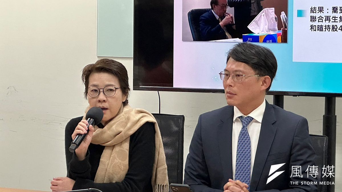 外傳蔡壁如將回歸民眾黨中央委員及擔任立法院黨團職務,可能讓黨團變成「三顆太陽」,黃珊珊(左)回應,這件事情目前沒有接到任何訊息。(羅立邦攝) 外傳蔡壁如將回歸民眾黨中央委員及擔任立法院黨團職務,可能讓黨團變成「三顆太陽」,黃珊珊(左)回應,這件事情目前沒有接到任何訊息。(羅立邦攝)