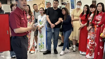 左營戶政事務所邀請消防局大寮分隊陳紀安講師,為新住民朋友及家屬舉辦「防震、防火安全及急救常識」教育訓練課程。(圖/高市民政局提供)