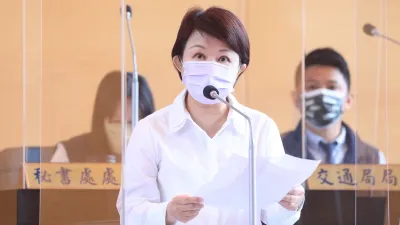 多位市議員關心囤房稅實施規劃,台中市長盧秀燕說實施屯房稅就是居住正義,市府並提出配套措施。(圖/台中市政府)