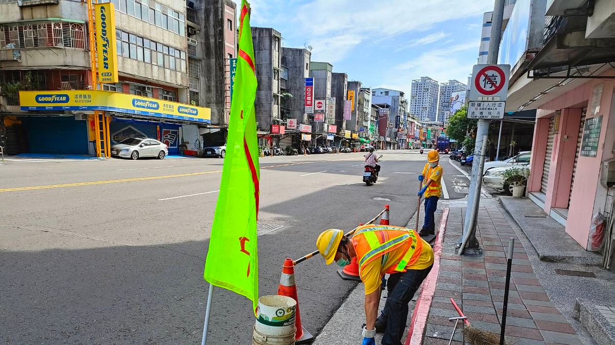 颱風「杜蘇芮」近逼,北市環保局針對溝渠加強複檢及清疏工作。(圖/臺北市政府環保局提供) 颱風「杜蘇芮」近逼,北市環保局針對溝渠加強複檢及清疏工作。(圖/臺北市政府環保局提供)