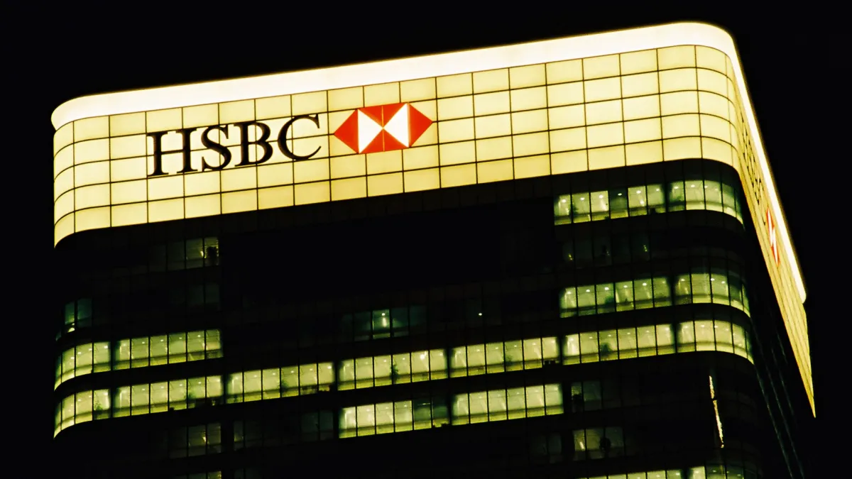 曾穩坐香港第一、亞洲龍頭的滙豐,卻在今年陷入前所未有的經營困境。(圖/Alex Vickery@ flickr)