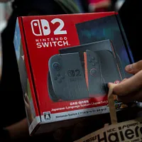 任天堂「Switch 2」が正式に発売され、東京の店舗には多くの消費者が購入に押し寄せた。(AP通信) 任天堂「Switch 2」が正式に発売され、東京の店舗には多くの消費者が購入に押し寄せた。(AP通信)