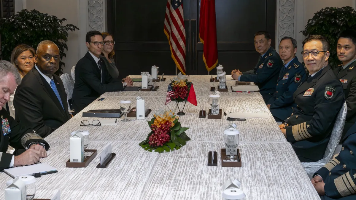 2024年5月31日,美國防長奧斯丁與中國防長董軍在新加坡會晤。(翻攝奧斯丁X)