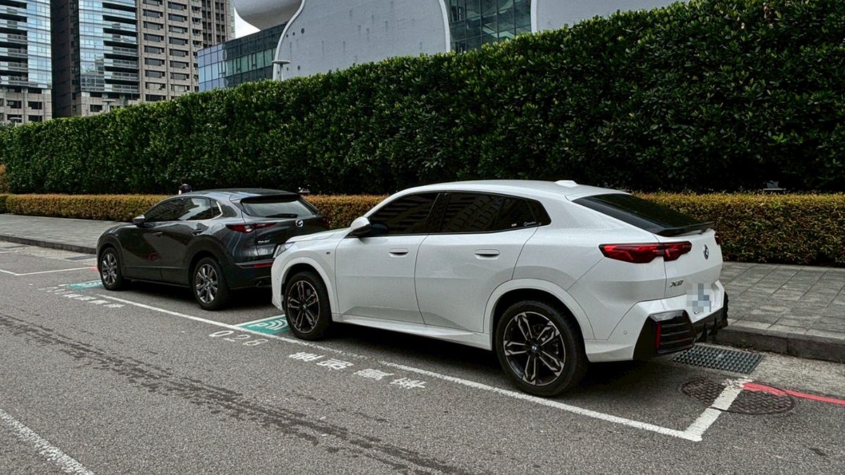 白線停車竟被罰1200元!警曝「4大違規地雷」:這動作不算合法停放,別再以為有白線就能停